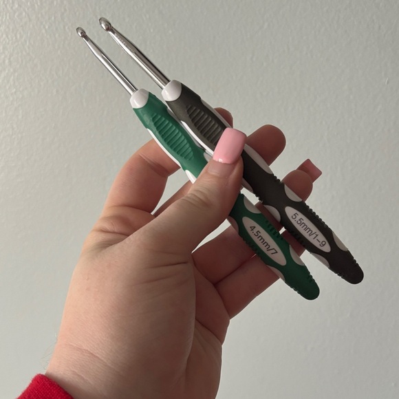 Other - Green and Black Crochet Hooks